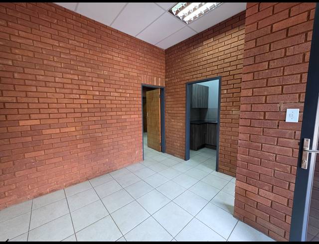 352M² WAREHOUSE TO LET IN ORMONDE
